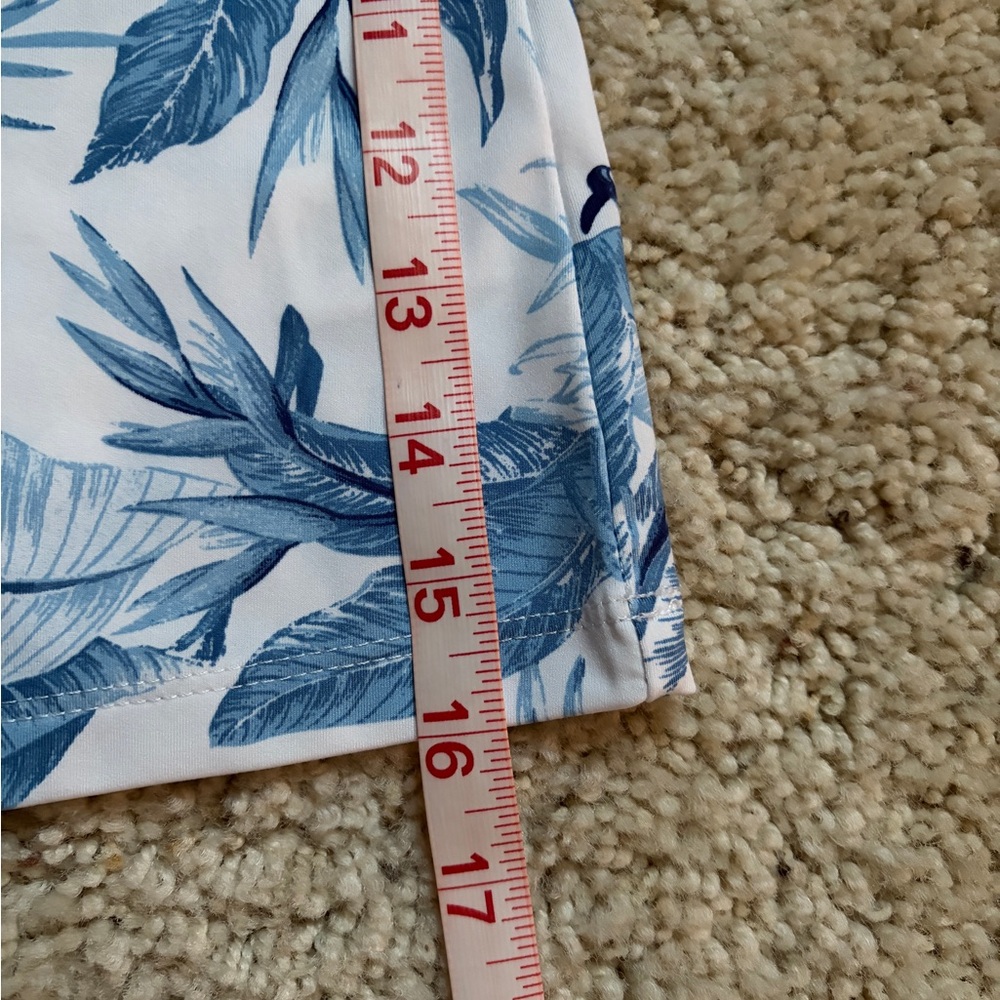 Tommy Bahama Tabu Jungle Blue Leaf Print Top size Medium (281) - Picture 7 of 8